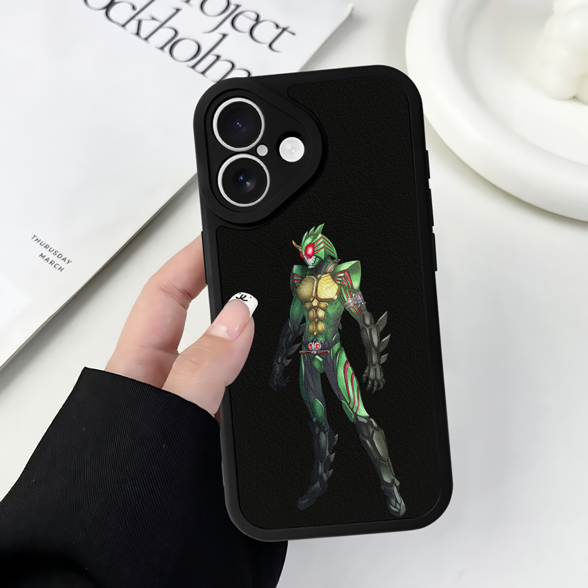 （画像用） ウルトラマン Ultraman 【iPhone 16シリーズ対応】シリコンスマホケース（レザー調） 材質：シリコン